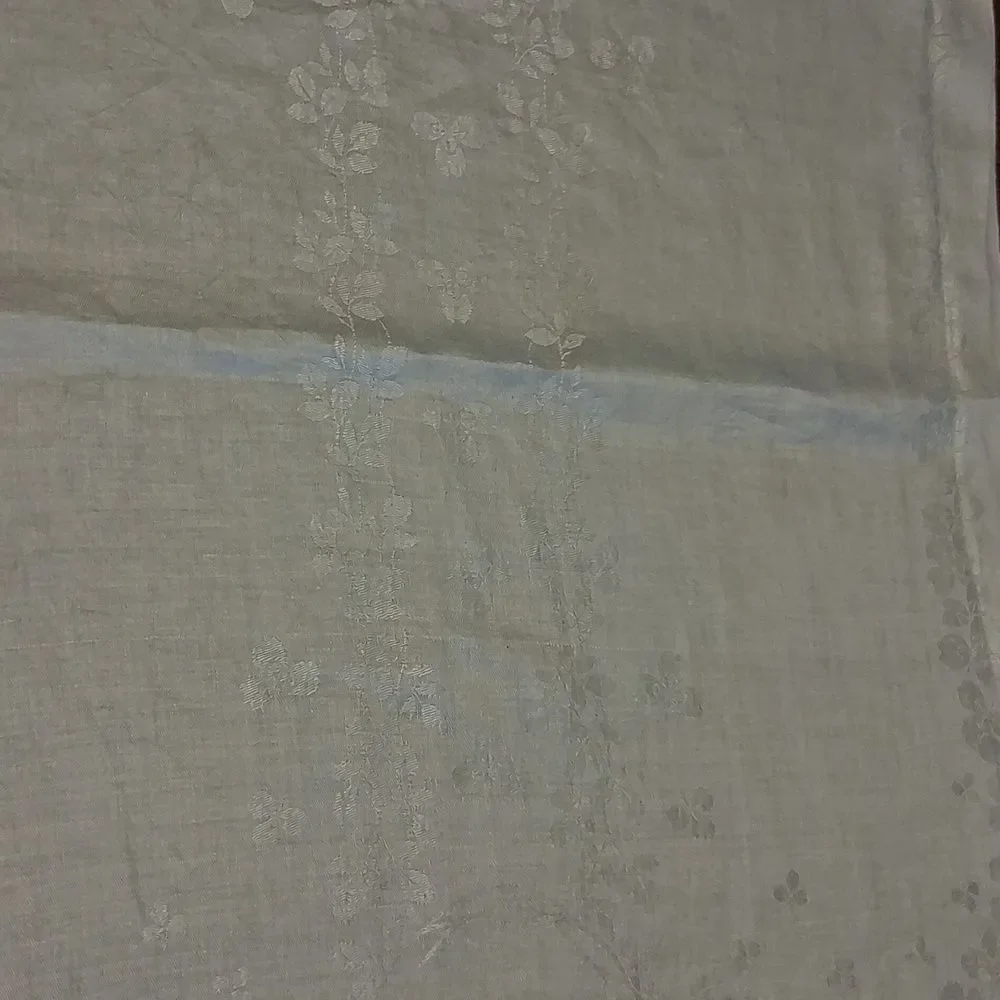 Elegant vintage white damask design‎ Table Runner. 21.5